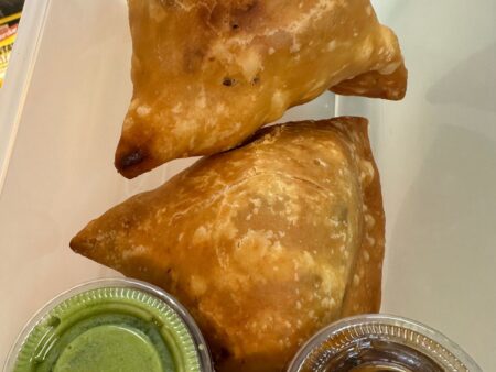 Fresh Punjabi Samosa 2pcs with green and red chutney