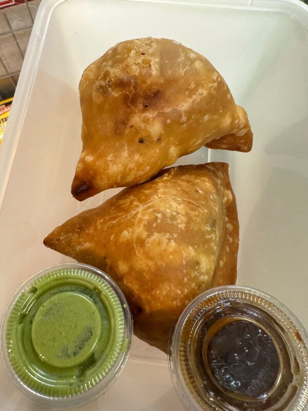 Fresh Punjabi Samosa 2pcs with green and red chutney