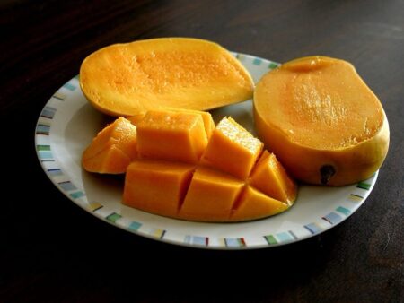 Kaybee Indian Alphanso Mangoes 1.4 net kg Box